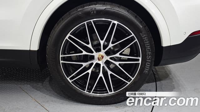 Porsche Cayenne 2024 — ფოტო 10/38