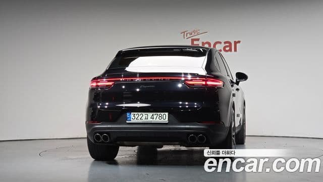 Porsche Cayenne 2022 — Photo 21/35