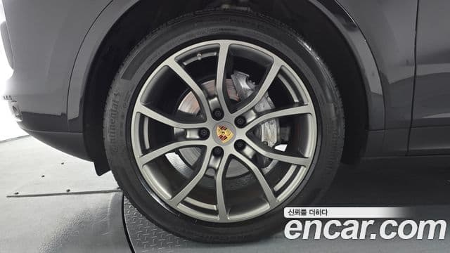 Porsche Cayenne 2022 — Photo 16/35