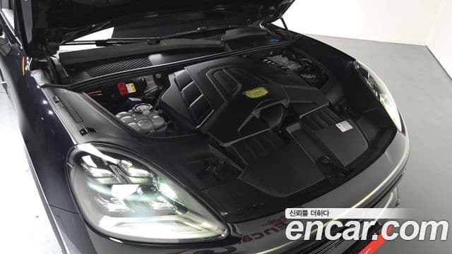 Porsche Cayenne 2022 — Photo 7/35