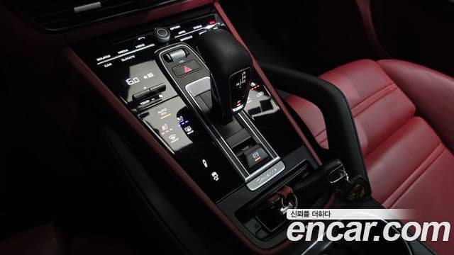 Porsche Cayenne 2022 — Photo 33/35