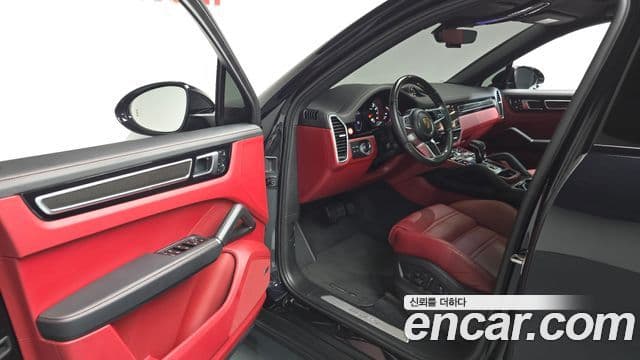 Porsche Cayenne 2022 — Photo 30/35