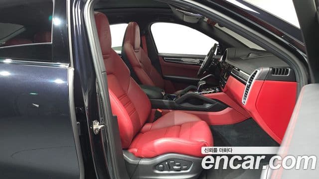 Porsche Cayenne 2022 — Photo 24/35