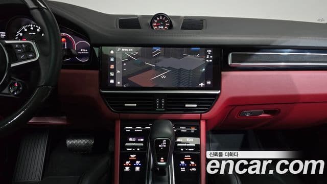 Porsche Cayenne 2022 — Photo 25/35