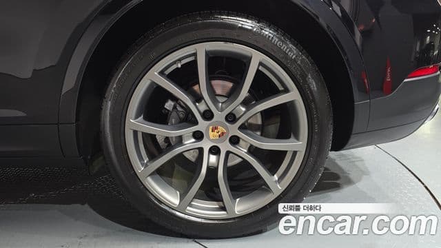 Porsche Cayenne 2022 — Photo 2/35