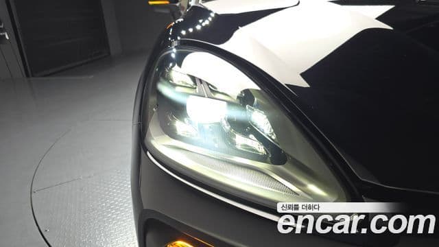 Porsche Cayenne 2022 — Photo 8/35
