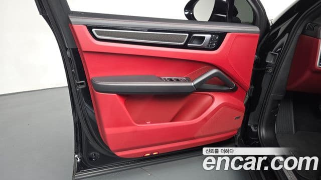 Porsche Cayenne 2022 — Photo 26/35
