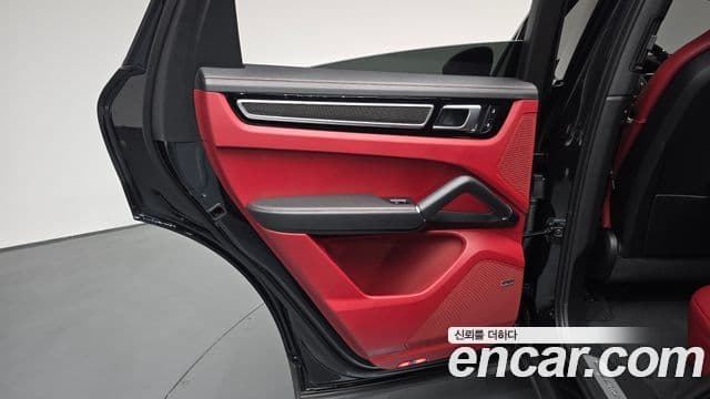 Porsche Cayenne 2022 — Photo 10/35