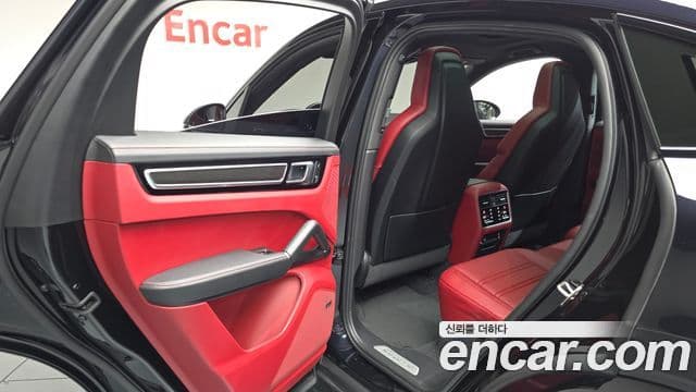 Porsche Cayenne 2022 — Photo 3/35