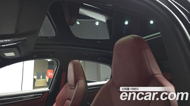 Porsche Cayenne 2022 — Photo 1/35