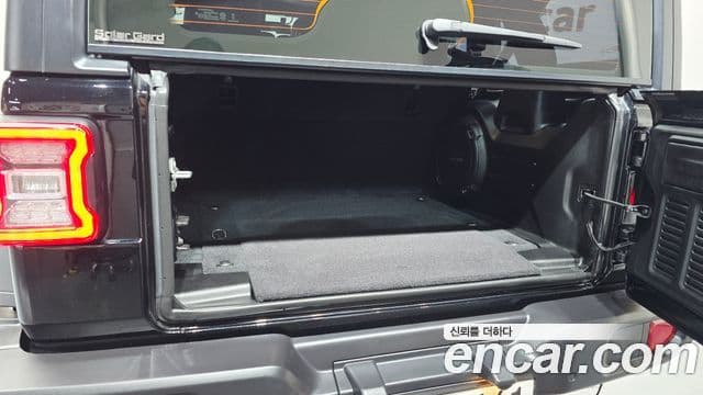 Jeep Wrangler 2023 — Photo 19/30