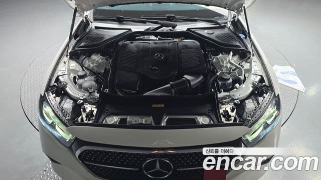 Mercedes-Benz E-Class 2025 — Şəkil 28/31