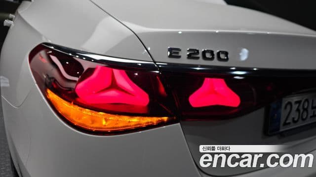 Mercedes-Benz E-Class 2025 — Şəkil 26/31