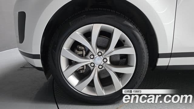 Land Rover Range Rover Evoque 2022 — Фото 5/20