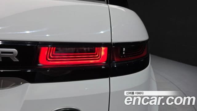 Land Rover Range Rover Evoque 2022 — Şəkil 20/35