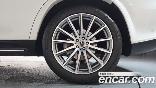 Mercedes-Benz GLS-Class 2021 — Photo 13/39