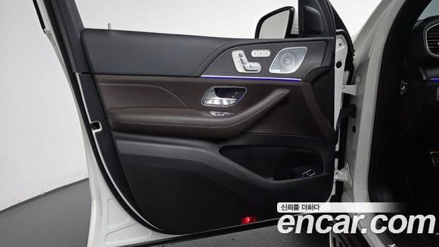 Mercedes-Benz GLS-Class 2021 — Photo 22/39