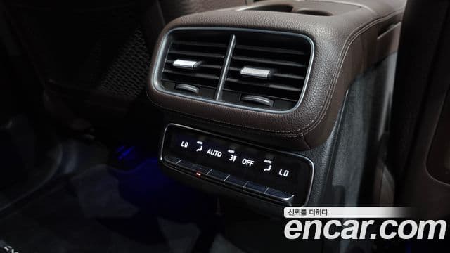 Mercedes-Benz GLS-Class 2021 — Photo 25/39
