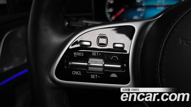 Mercedes-Benz GLS-Class 2021 — Photo 26/39
