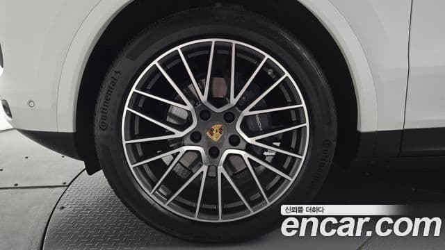 Porsche Cayenne 2022 — Photo 32/34