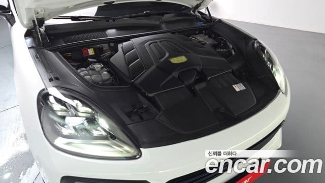 Porsche Cayenne 2022 — Photo 13/34