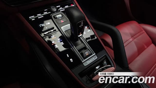 Porsche Cayenne 2022 — Photo 15/34