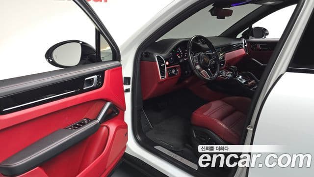 Porsche Cayenne 2022 — Photo 31/34