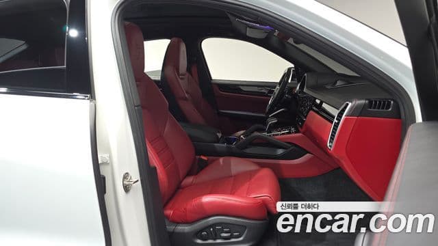 Porsche Cayenne 2022 — Photo 27/34