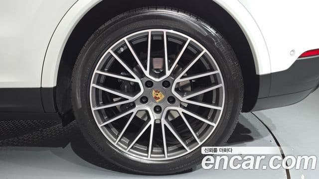 Porsche Cayenne 2022 — Photo 21/34