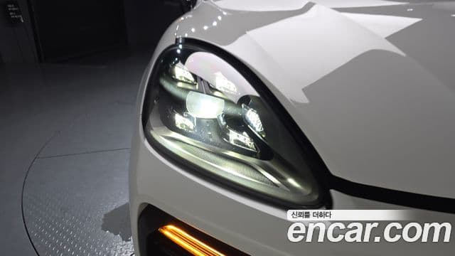 Porsche Cayenne 2022 — Photo 29/34