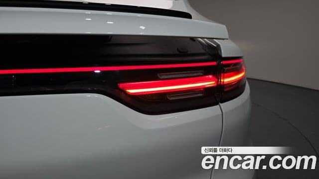 Porsche Cayenne 2022 — Photo 28/34