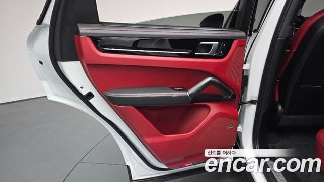 Porsche Cayenne 2022 — Photo 11/34