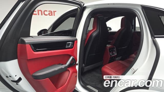 Porsche Cayenne 2022 — Photo 4/34