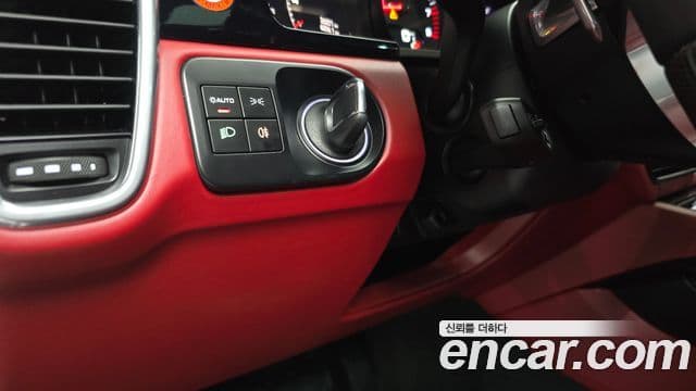 Porsche Cayenne 2022 — Photo 12/34