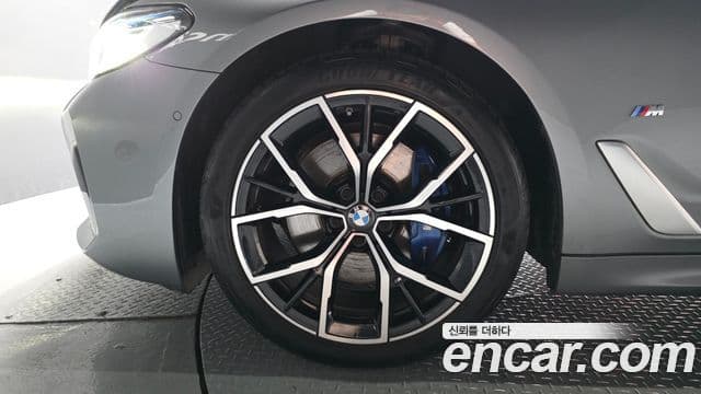 BMW 5 Series 2023 — Photo 11/20