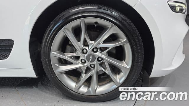 Genesis G70 2022 — Photo 12/31