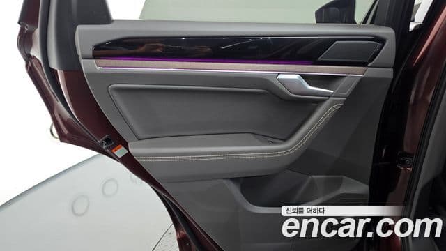 Volkswagen Touareg 2023 — ფოტო 36/41