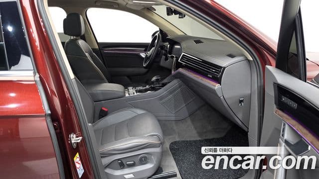 Volkswagen Touareg 2023 — ფოტო 13/41