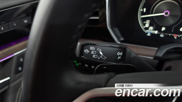 Volkswagen Touareg 2023 — ფოტო 25/41
