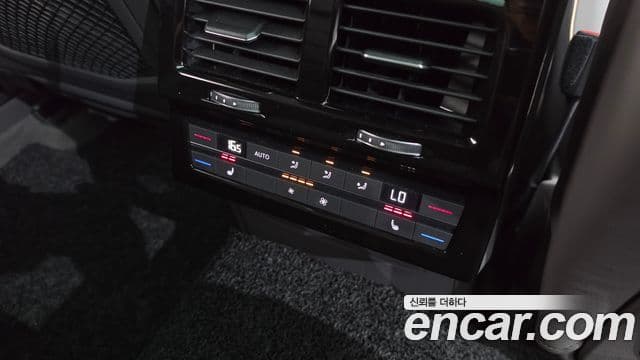 Volkswagen Touareg 2023 — ფოტო 24/41