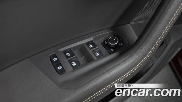 Volkswagen Touareg 2023 — ფოტო 37/41