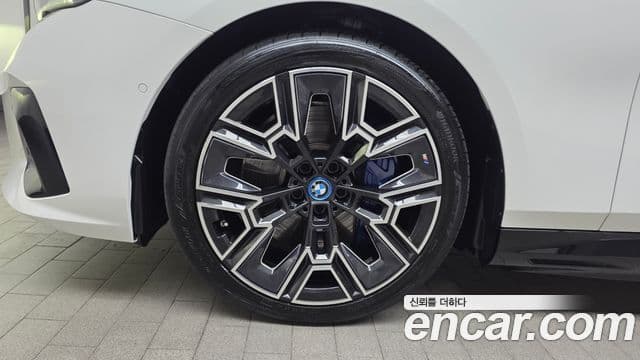 BMW i5 2025 — ფოტო 1/35