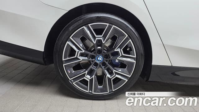 BMW i5 2025 — ფოტო 21/35
