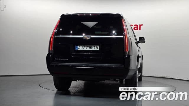 Cadillac Escalade 2018 — ფოტო 2/20