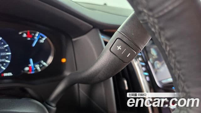 Cadillac Escalade 2018 — ფოტო 13/20