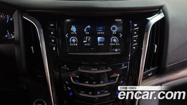 Cadillac Escalade 2018 — ფოტო 17/20