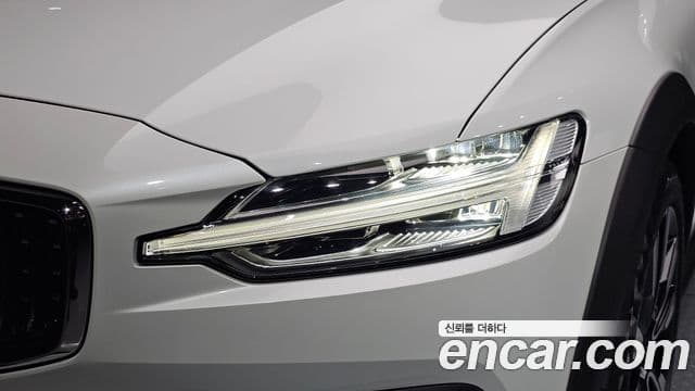Volvo V60 Cross Country 2024 — Şəkil 15/35