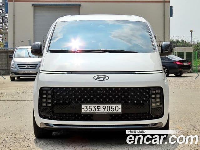 Hyundai Staria 2024 — Photo 1/1
