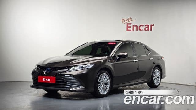 Toyota Camry 2021 — Photo 2/32