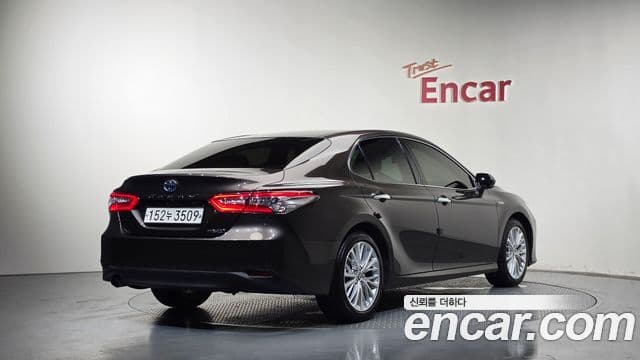Toyota Camry 2021 — Photo 30/32